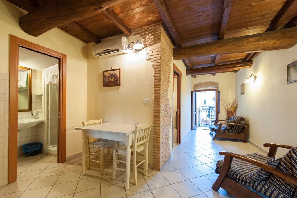 פונדי Bed And Breakfast Mblo מראה חיצוני תמונה